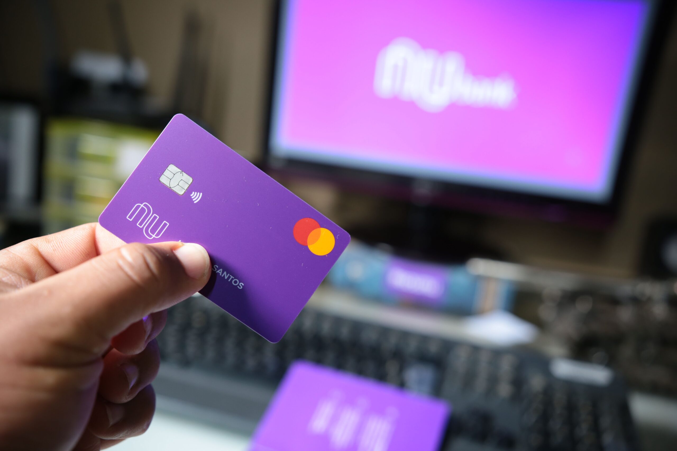 Aprenda como usar o Nubank para organizar as finanças pessoais.